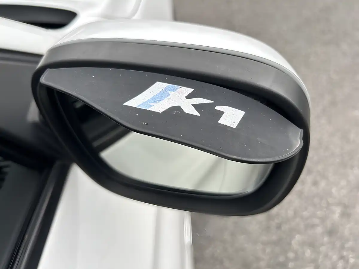 Used 2011 BMW X1 S Drive White - Interior and Exterior details 8