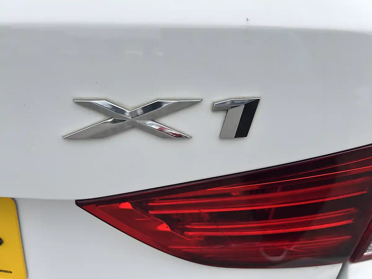 Used 2011 BMW X1 S Drive White - Interior and Exterior details 9