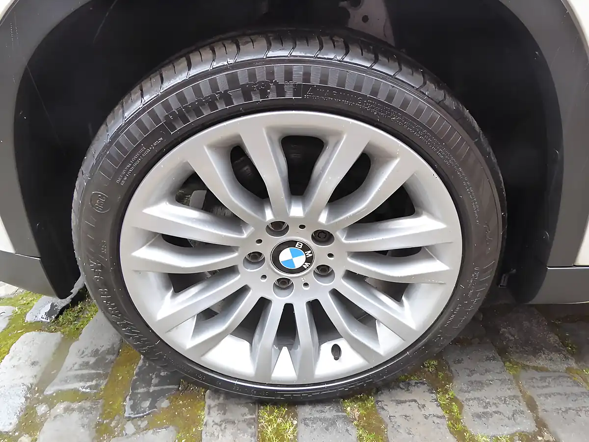 Used 2011 BMW X1 Se White - Interior and Exterior details 9