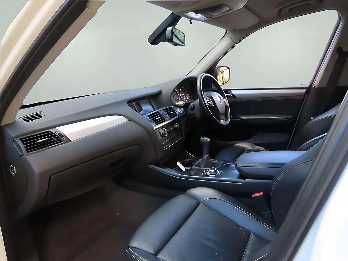 Used 2011 BMW X3 Se Xdrive White - Interior and Exterior details 4