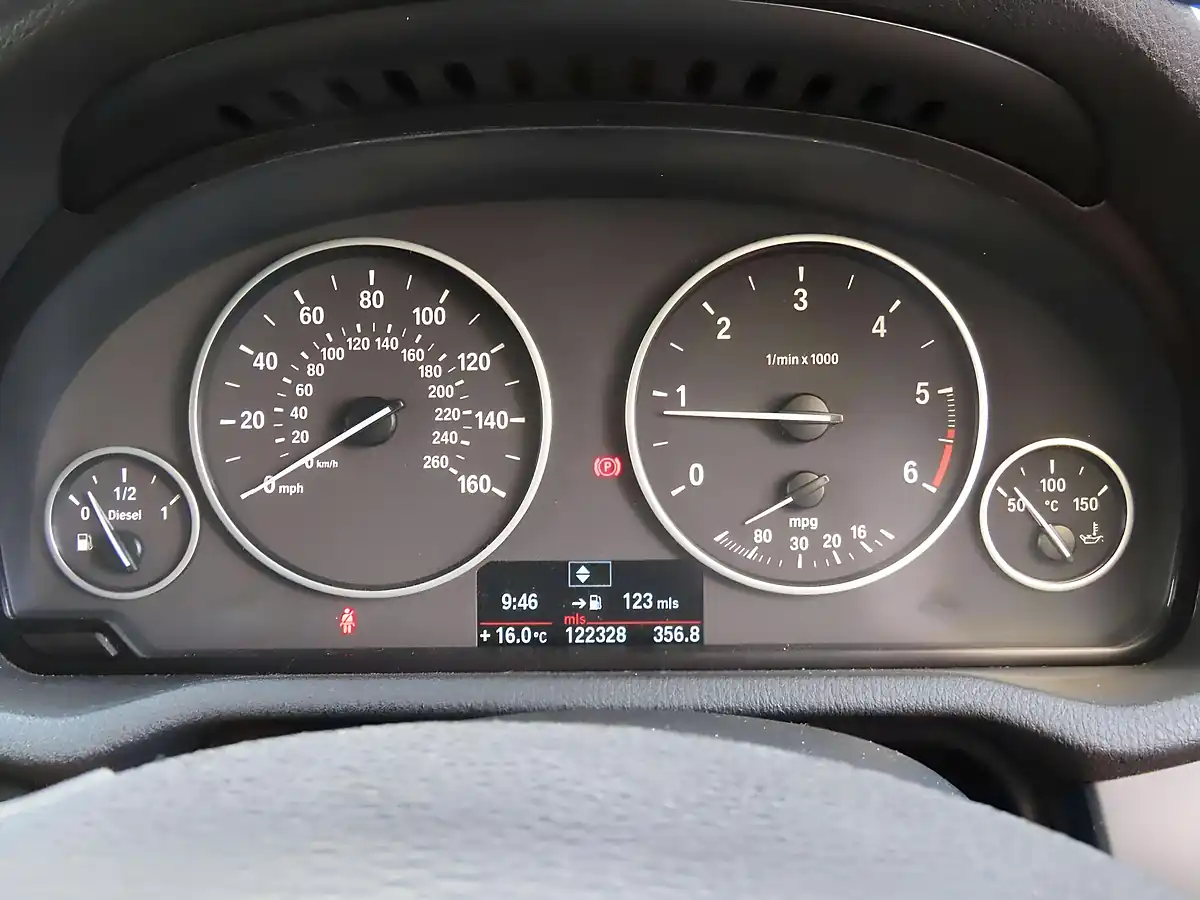 Used 2011 BMW X3 Se Xdrive White - Interior and Exterior details 5