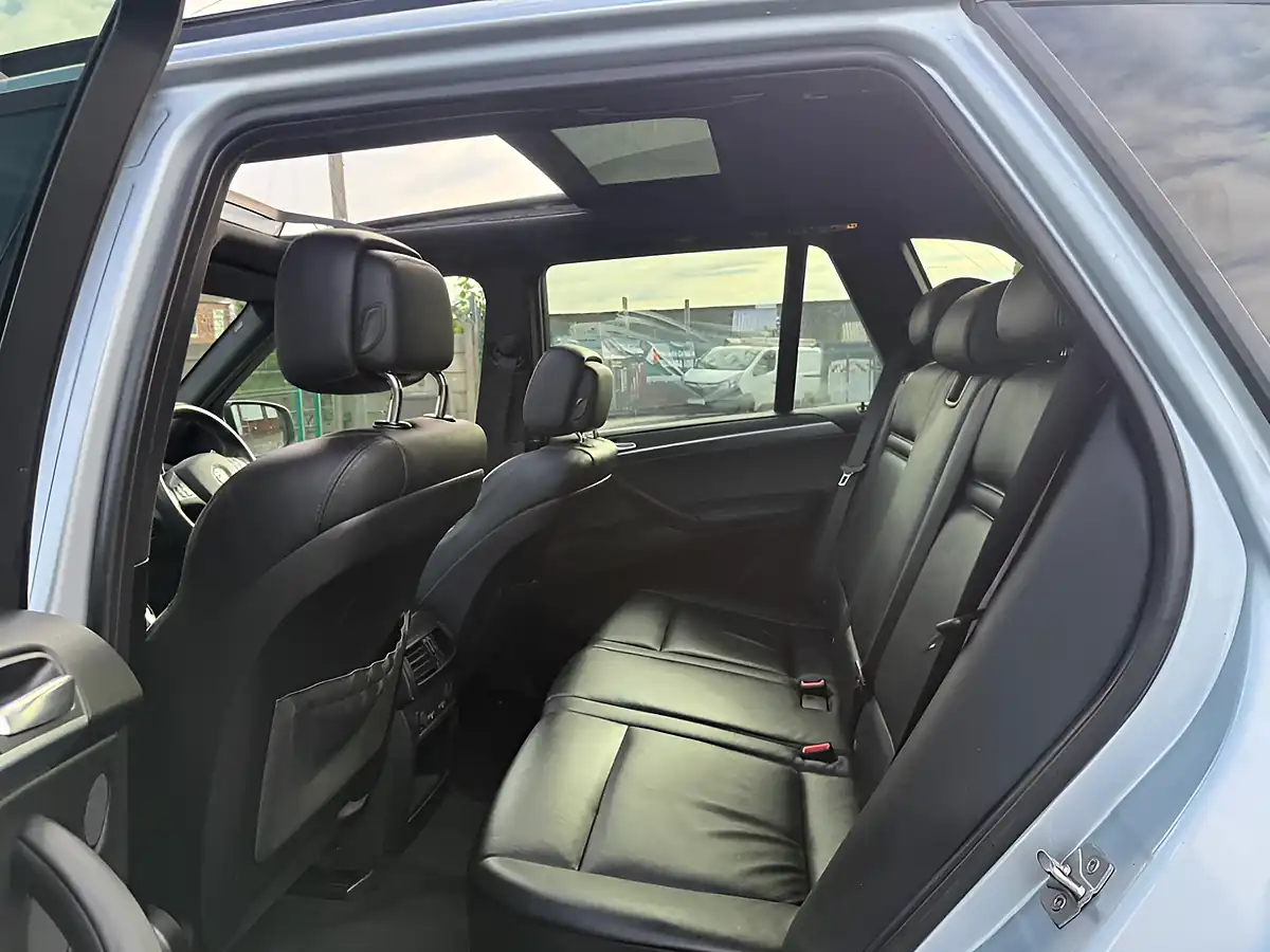 Used 2011 BMW X5 M Blue - Interior and Exterior details 14