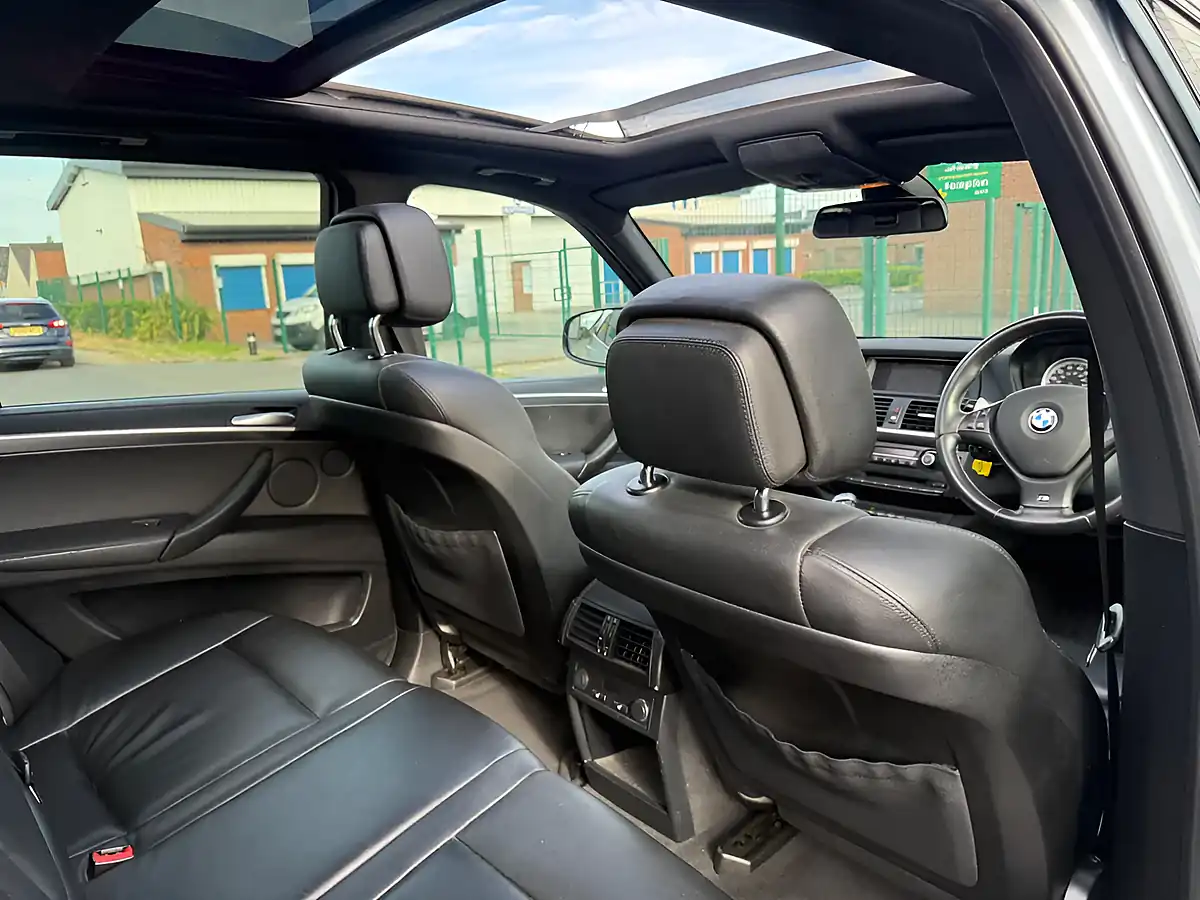 Used 2011 BMW X5 M Blue - Interior and Exterior details 15