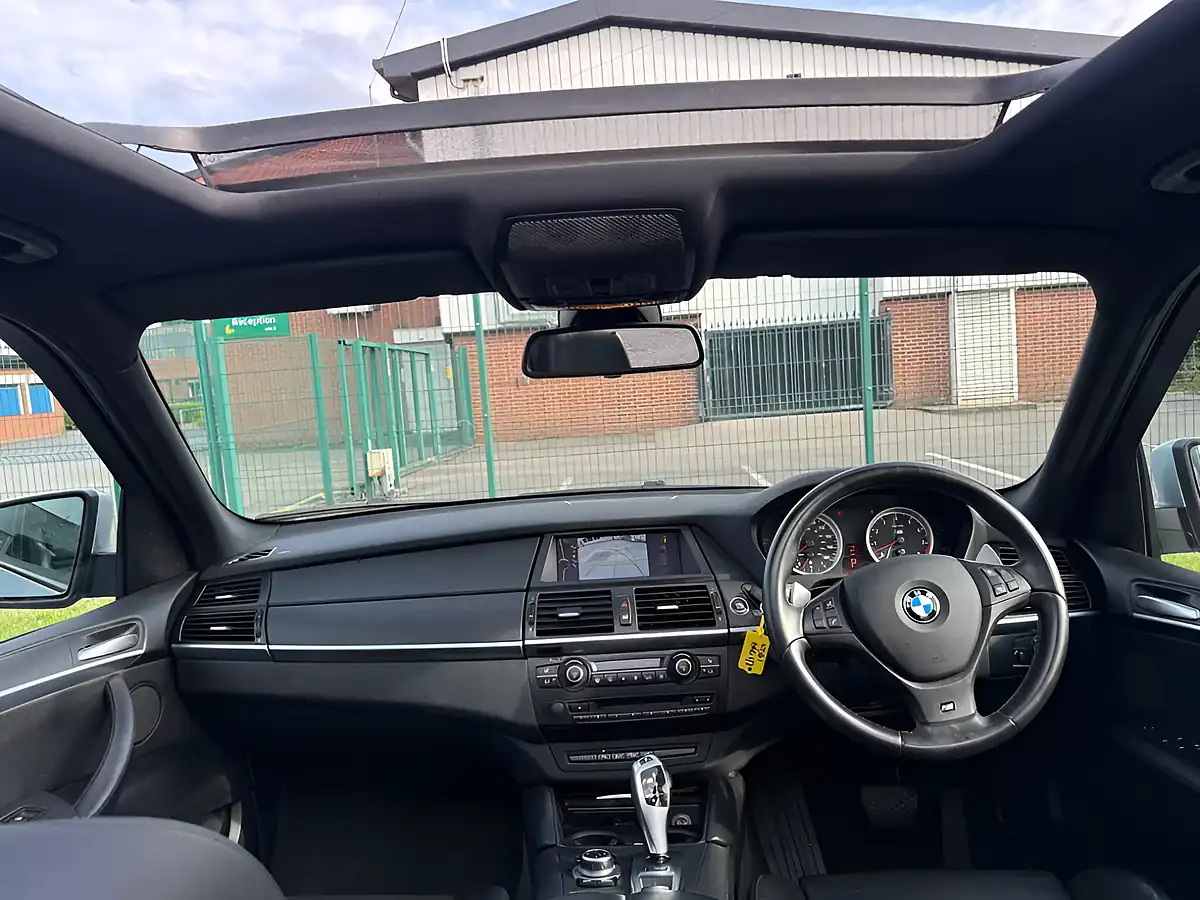 Used 2011 BMW X5 M Blue - Interior and Exterior details 16