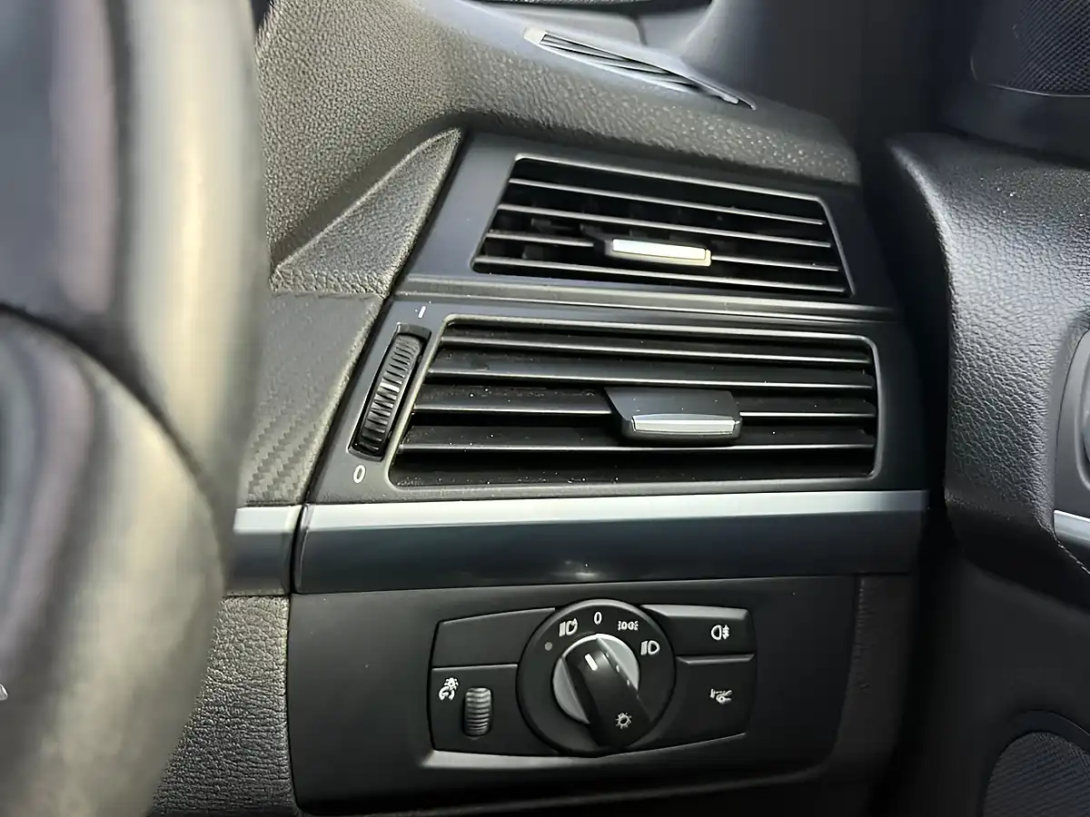 Used 2011 BMW X5 M Blue - Interior and Exterior details 19