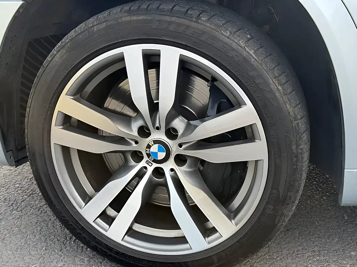 Used 2011 BMW X5 M Blue - Interior and Exterior details 20