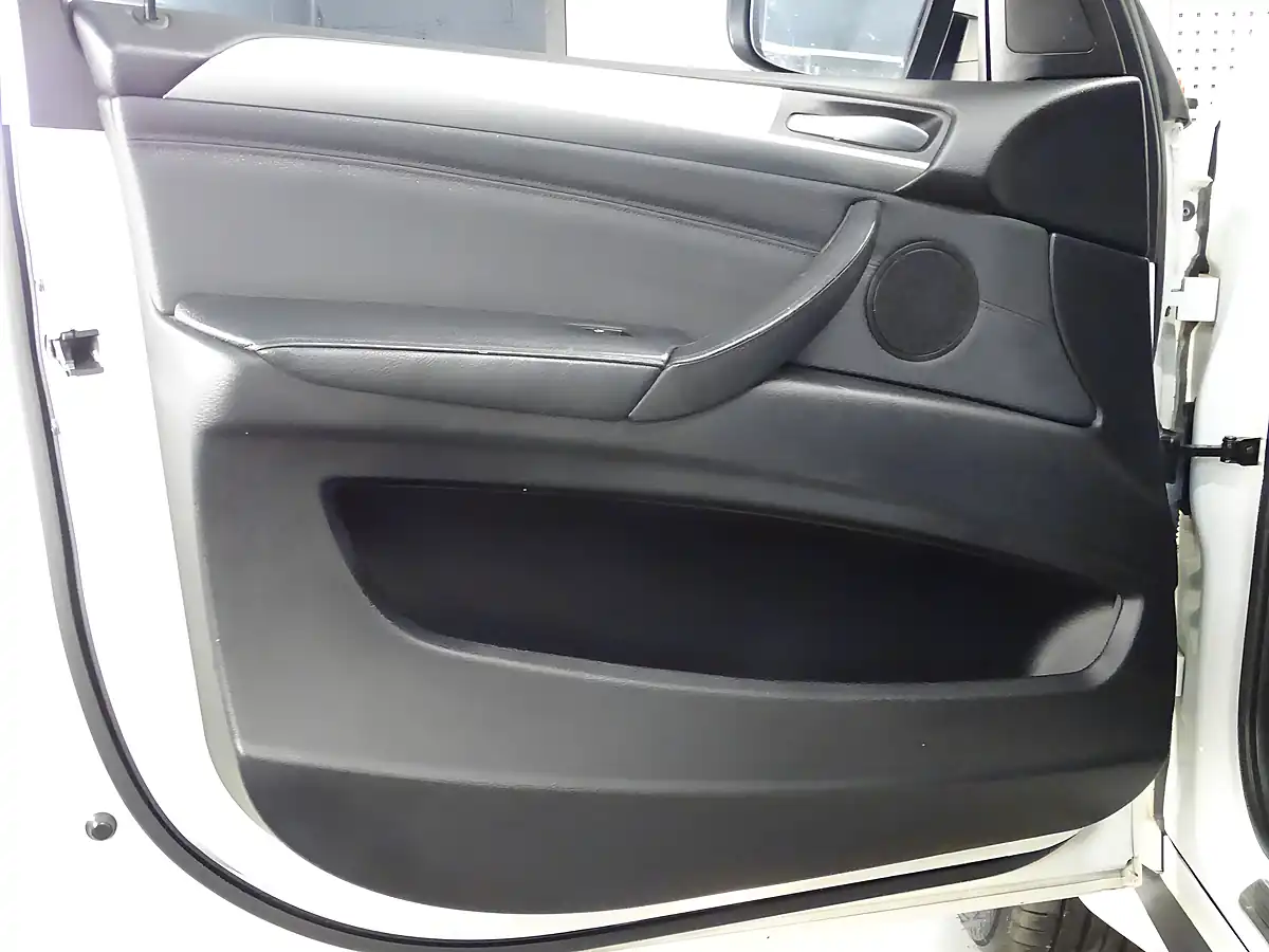 Used 2011 BMW X5 M Sport Alpine White - Interior and Exterior details 13