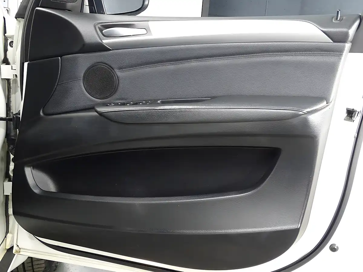Used 2011 BMW X5 M Sport Alpine White - Interior and Exterior details 15