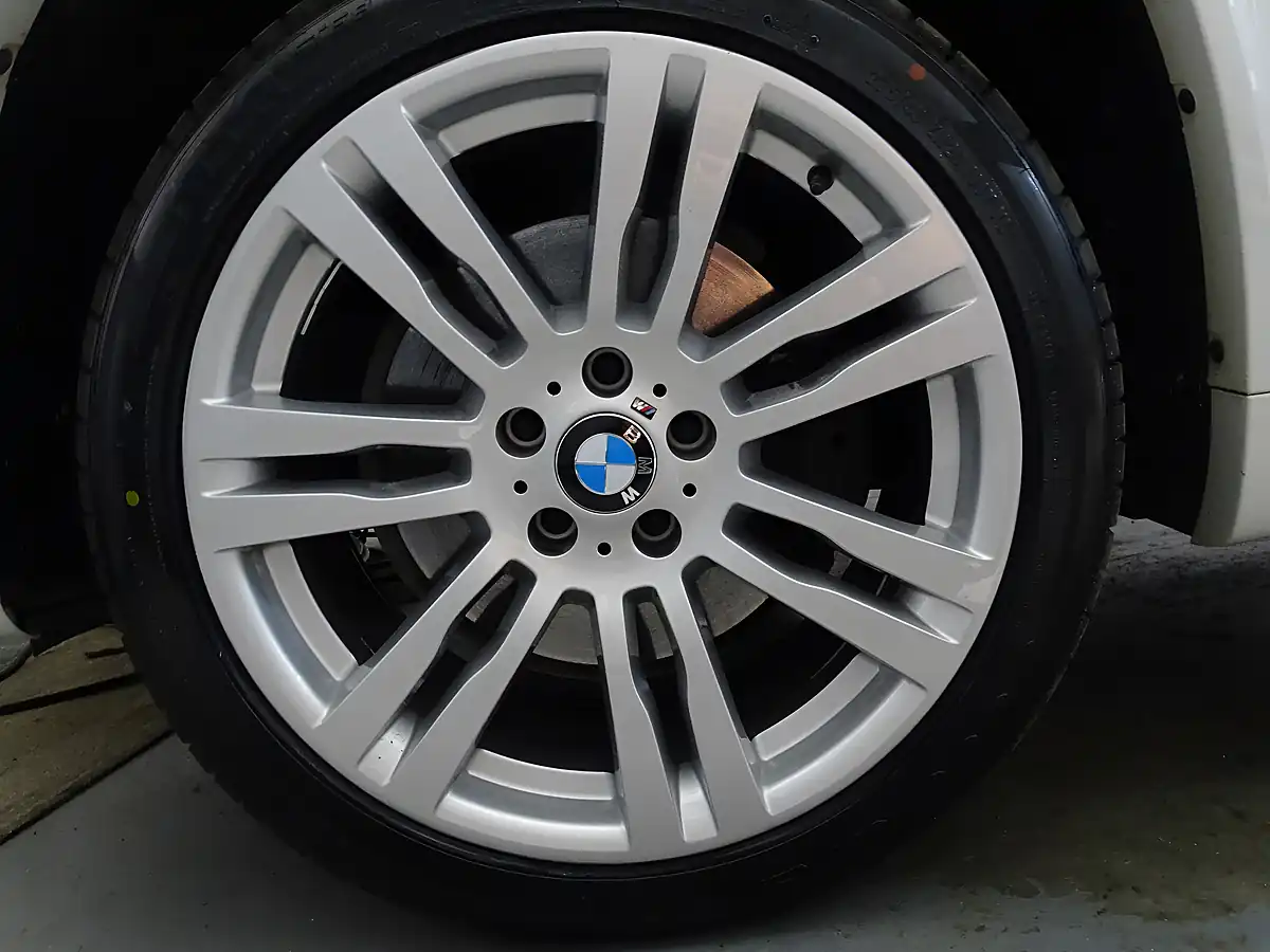 Used 2011 BMW X5 M Sport Alpine White - Interior and Exterior details 19
