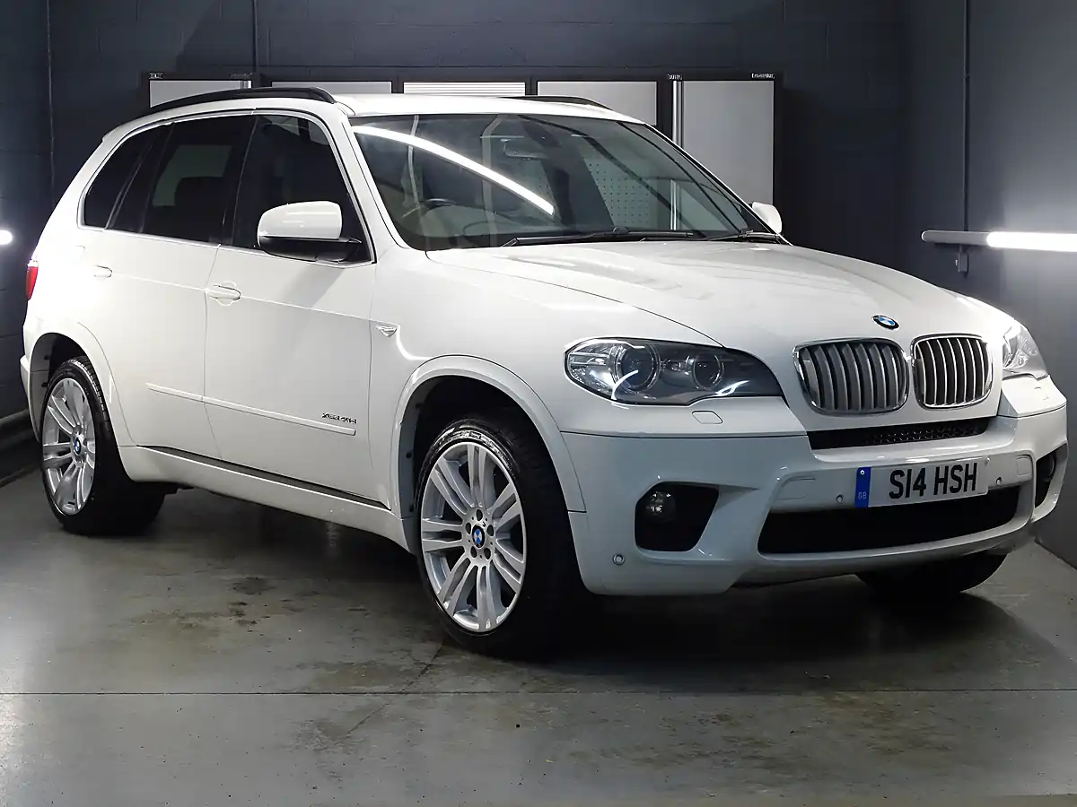 Used 2011 BMW X5 M Sport Alpine White - Interior and Exterior details 4