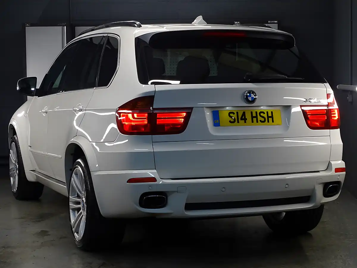 Used 2011 BMW X5 M Sport Alpine White - Interior and Exterior details 9