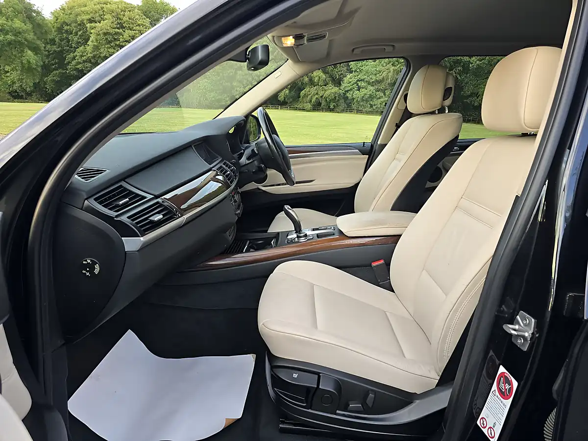 Used 2011 BMW X5 Se Black - Interior and Exterior details 11