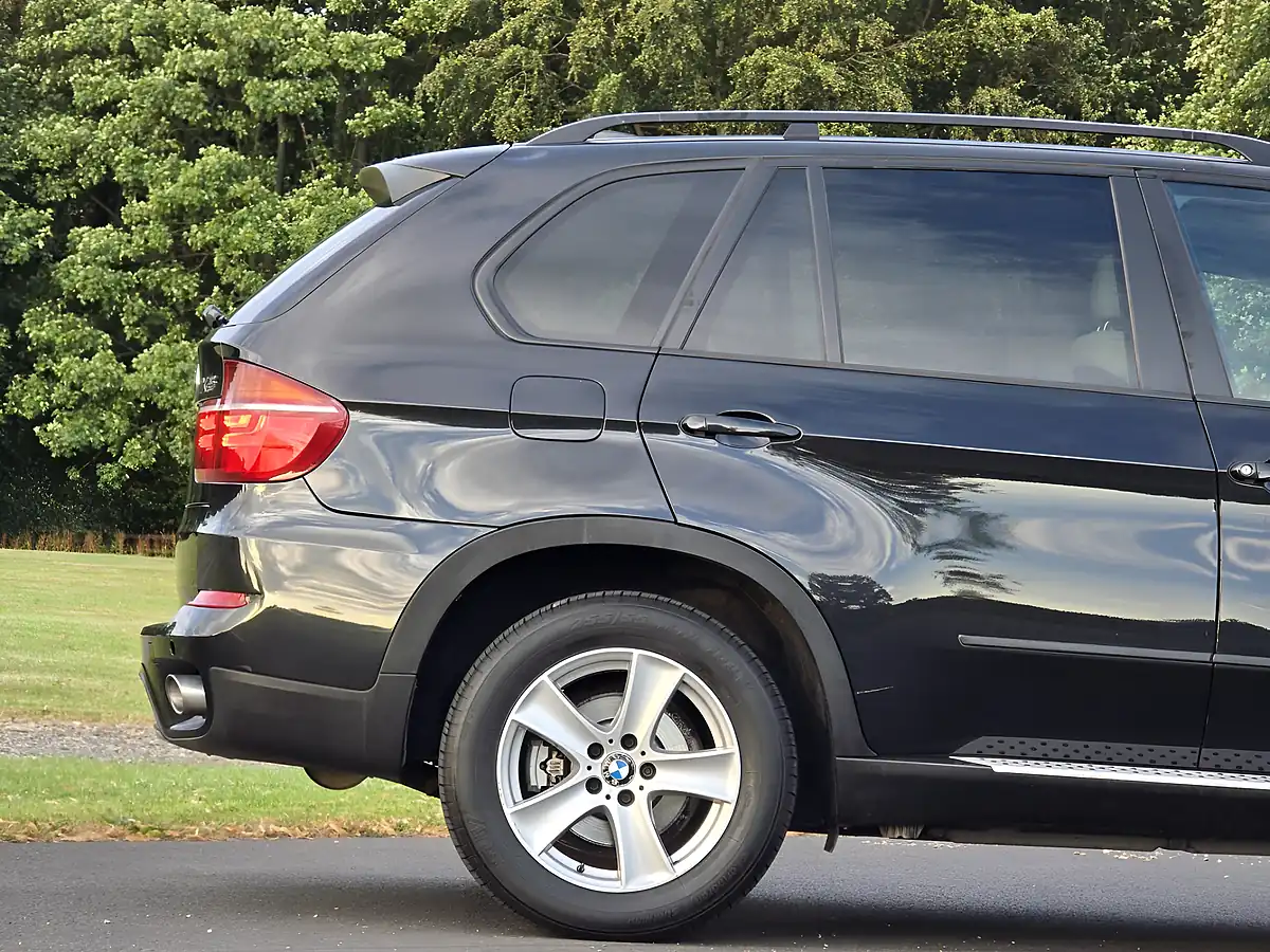 Used 2011 BMW X5 Se Black - Interior and Exterior details 9