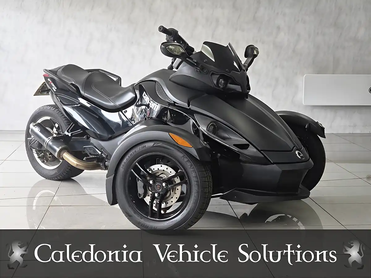 Used 2011 Can-Am Spyder RS Yellow - Front View