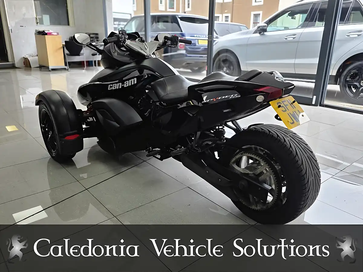 Used 2011 Can-Am Spyder RS Yellow - Interior and Exterior details 12