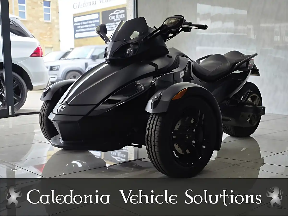 Used 2011 Can-Am Spyder RS Yellow - Interior and Exterior details 13