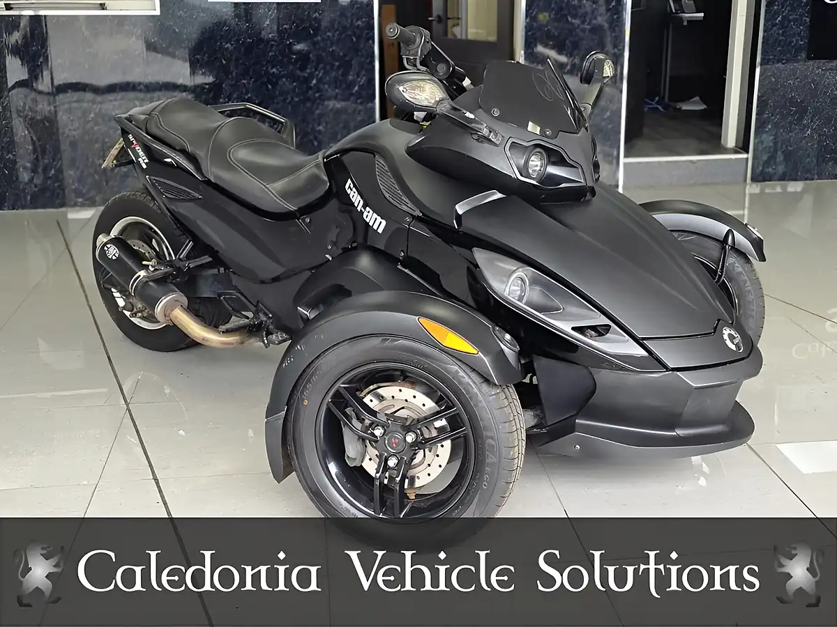 Used 2011 Can-Am Spyder RS Yellow - Interior and Exterior details 14