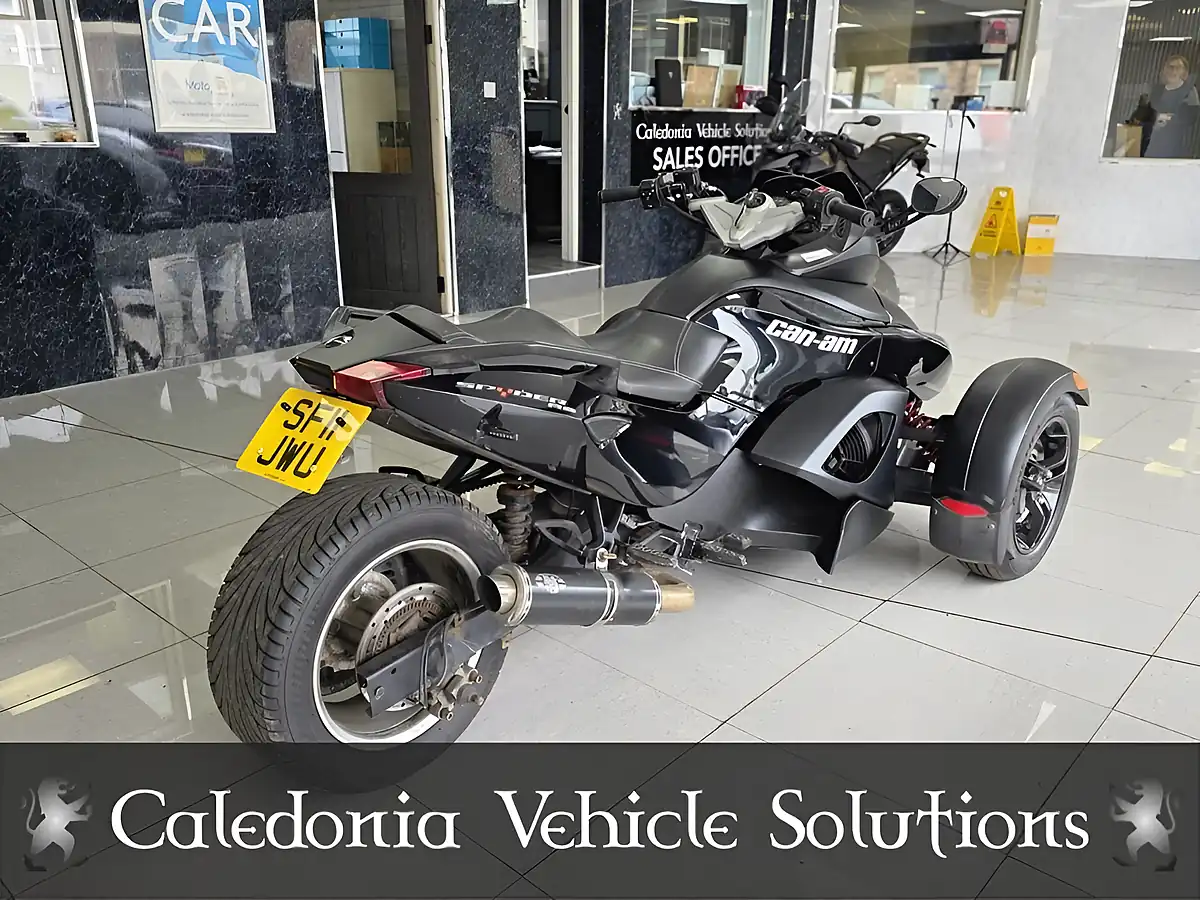 Used 2011 Can-Am Spyder RS Yellow - Interior and Exterior details 16