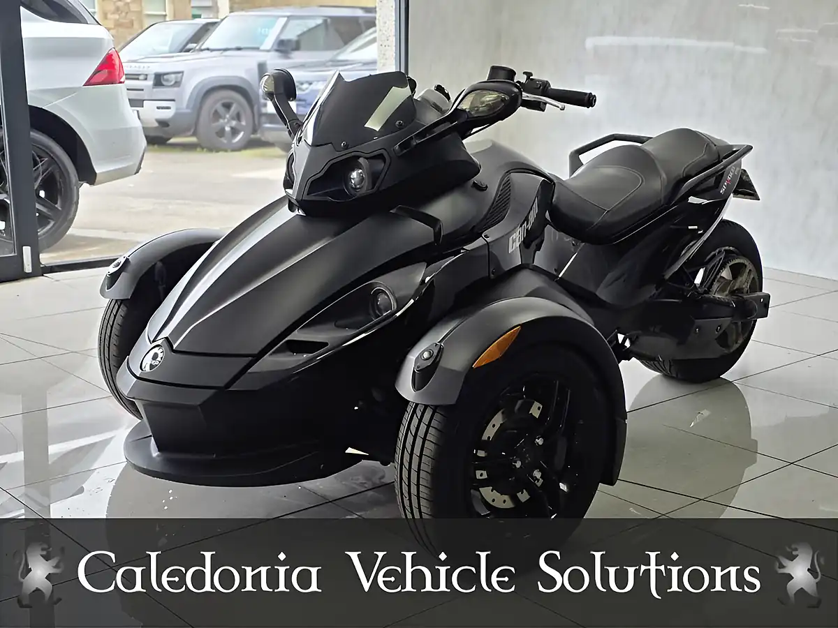 Used 2011 Can-Am Spyder RS Yellow - Interior and Exterior details 18