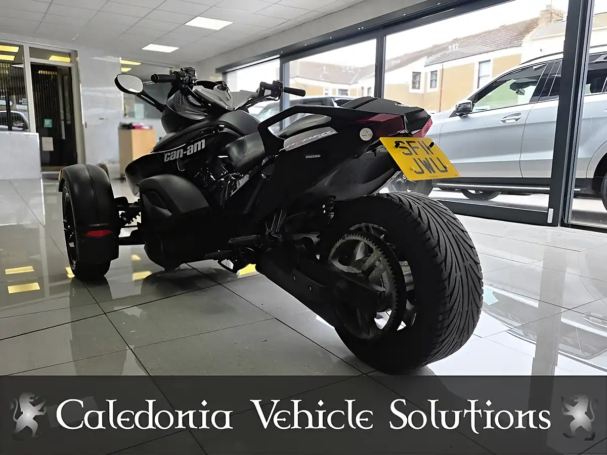 Used 2011 Can-Am Spyder RS Yellow - Interior and Exterior details 3