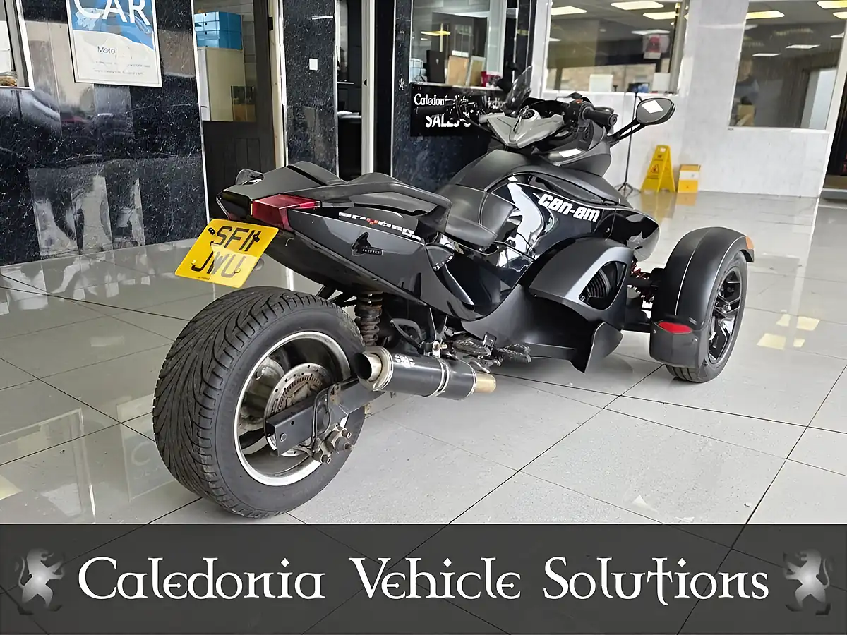 Used 2011 Can-Am Spyder RS Yellow - Interior and Exterior details 4