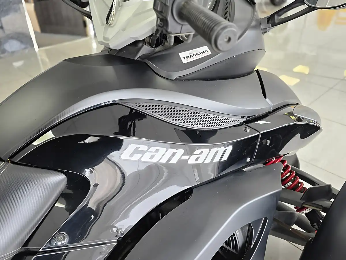 Used 2011 Can-Am Spyder RS Yellow - Interior and Exterior details 5