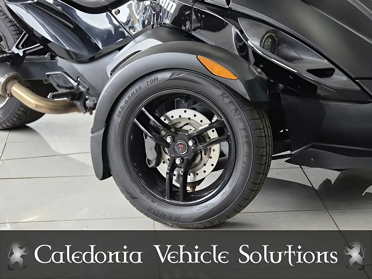 Used 2011 Can-Am Spyder RS Yellow - Interior and Exterior details 6