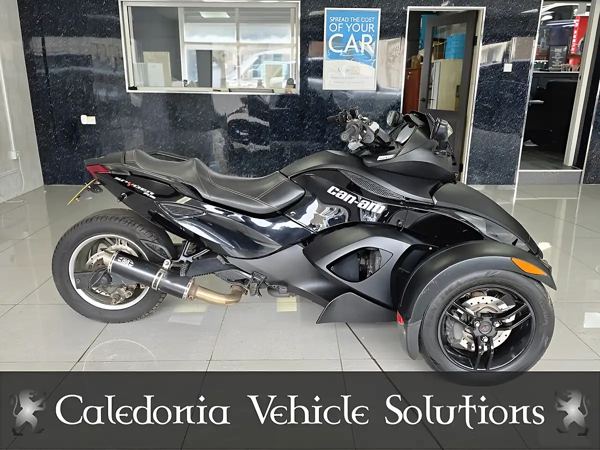 Used 2011 Can-Am Spyder RS Yellow - Interior and Exterior details 7