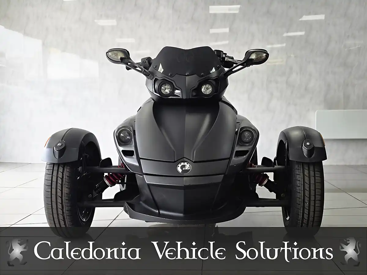 Used 2011 Can-Am Spyder RS Yellow - Interior and Exterior details 8