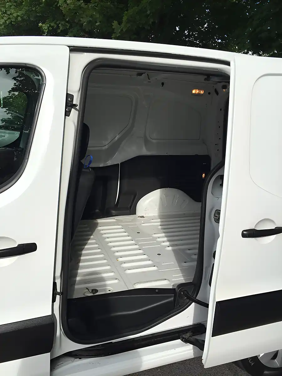 Used 2011 Citroen Berlingo 625 Enterprise White - Interior and Exterior details 12