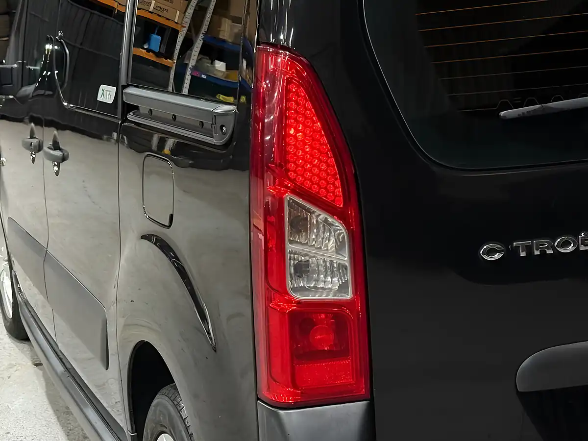 Used 2011 Citroen Berlingo Xtr Multispace Black - Interior and Exterior details 4