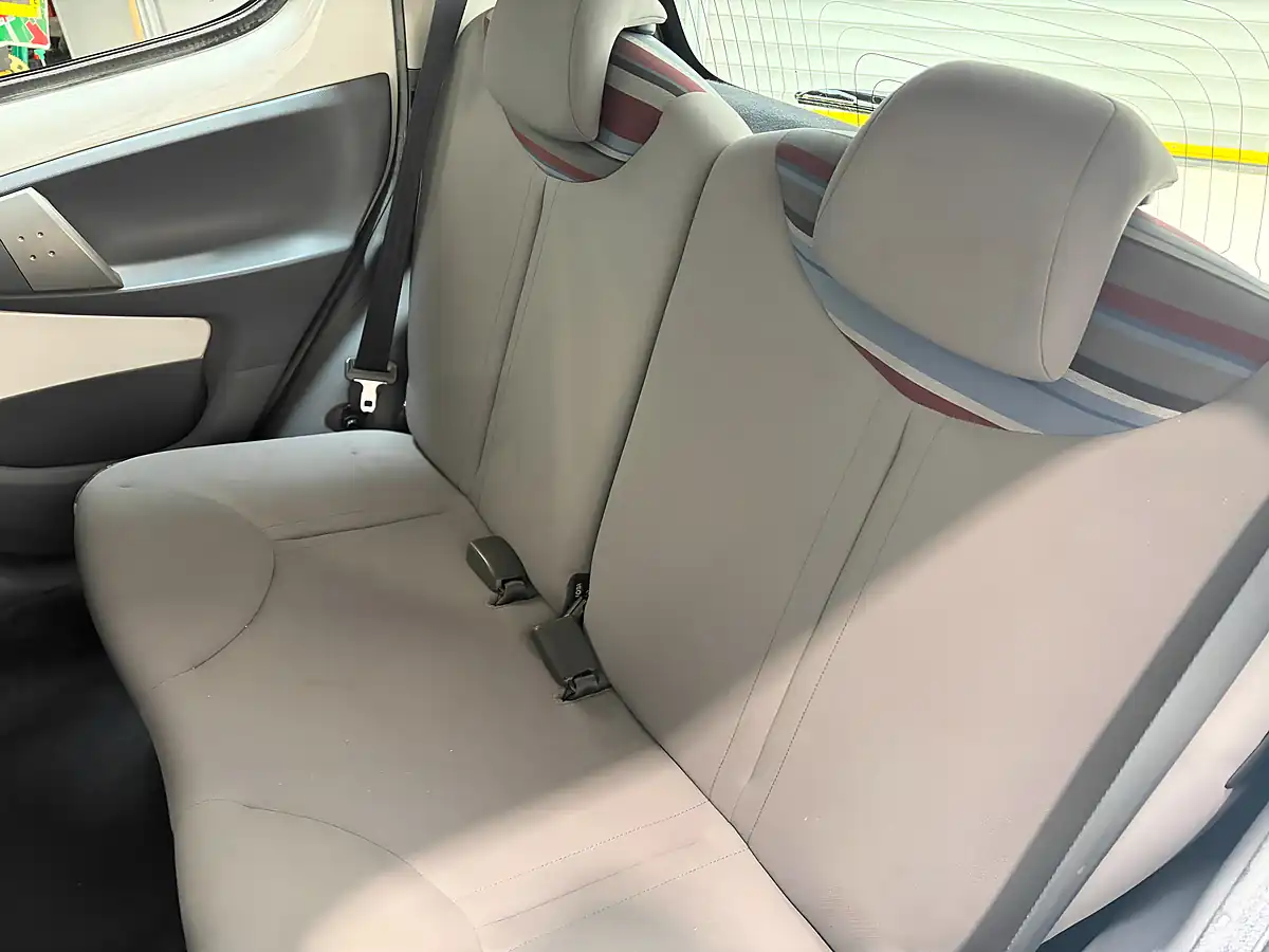 Used 2011 Citroen C1 Vtr+ White - Interior and Exterior details 11