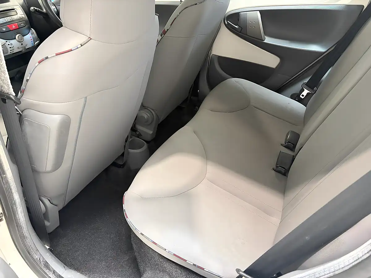 Used 2011 Citroen C1 Vtr+ White - Interior and Exterior details 17