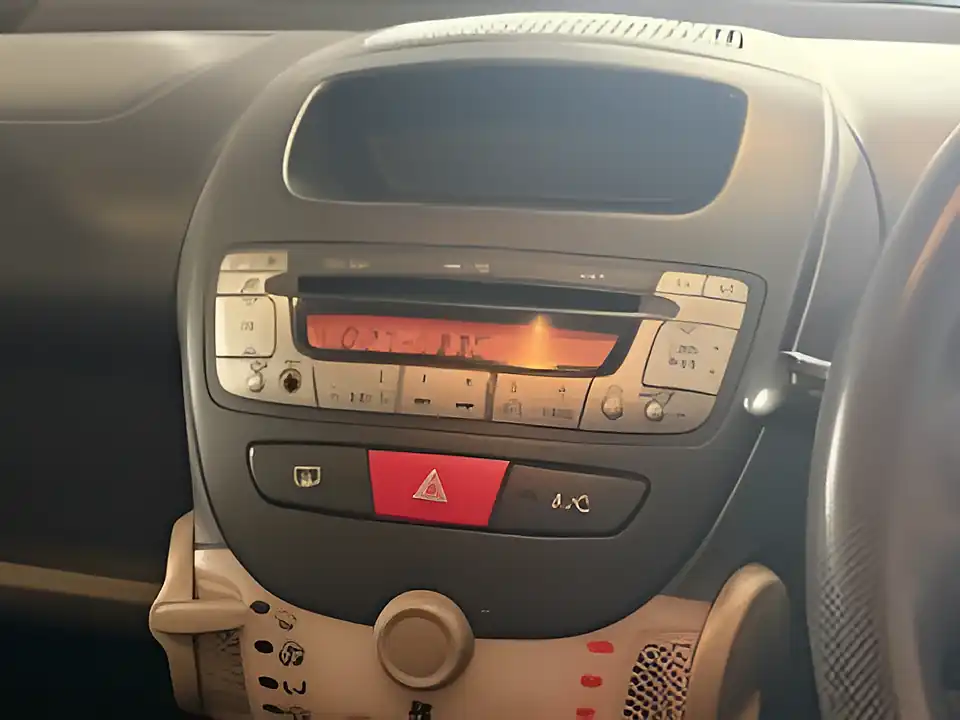 Used 2011 Citroen C1 Vtr White - Interior and Exterior details 15