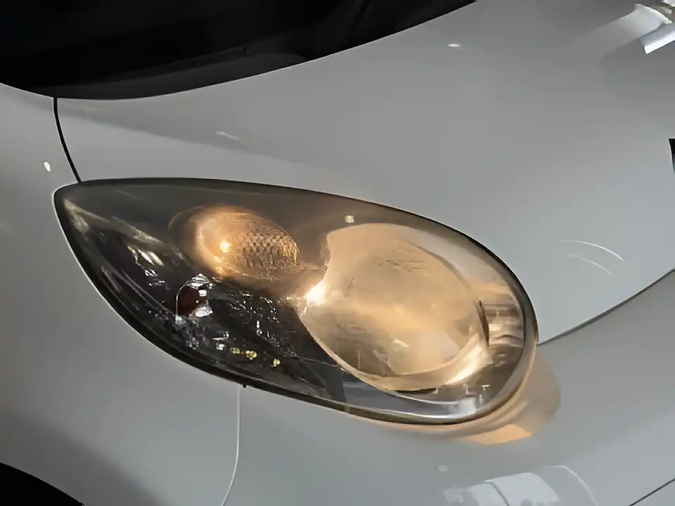 Used 2011 Citroen C1 Vtr White - Interior and Exterior details 4