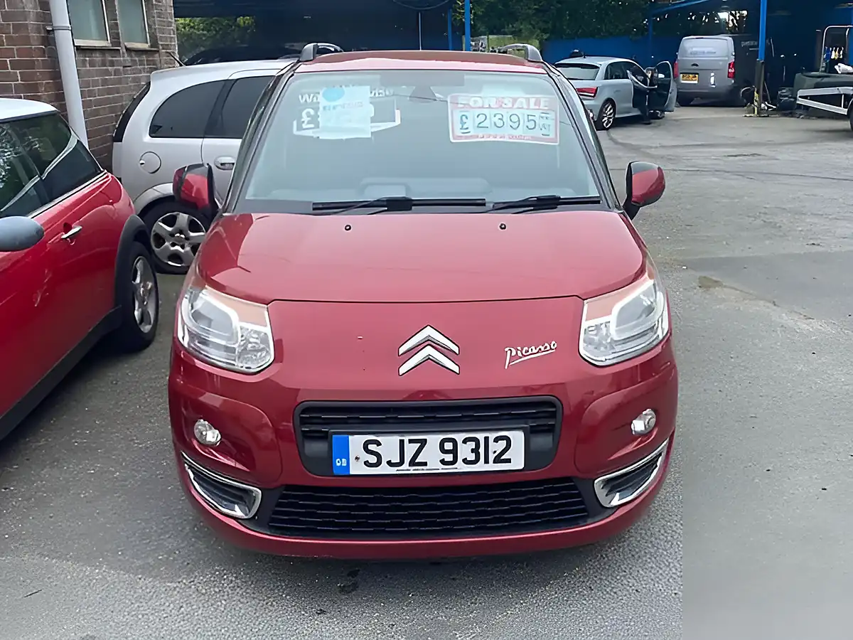 Used 2011 Citroen C3 Picasso Exclusive Red - Front View