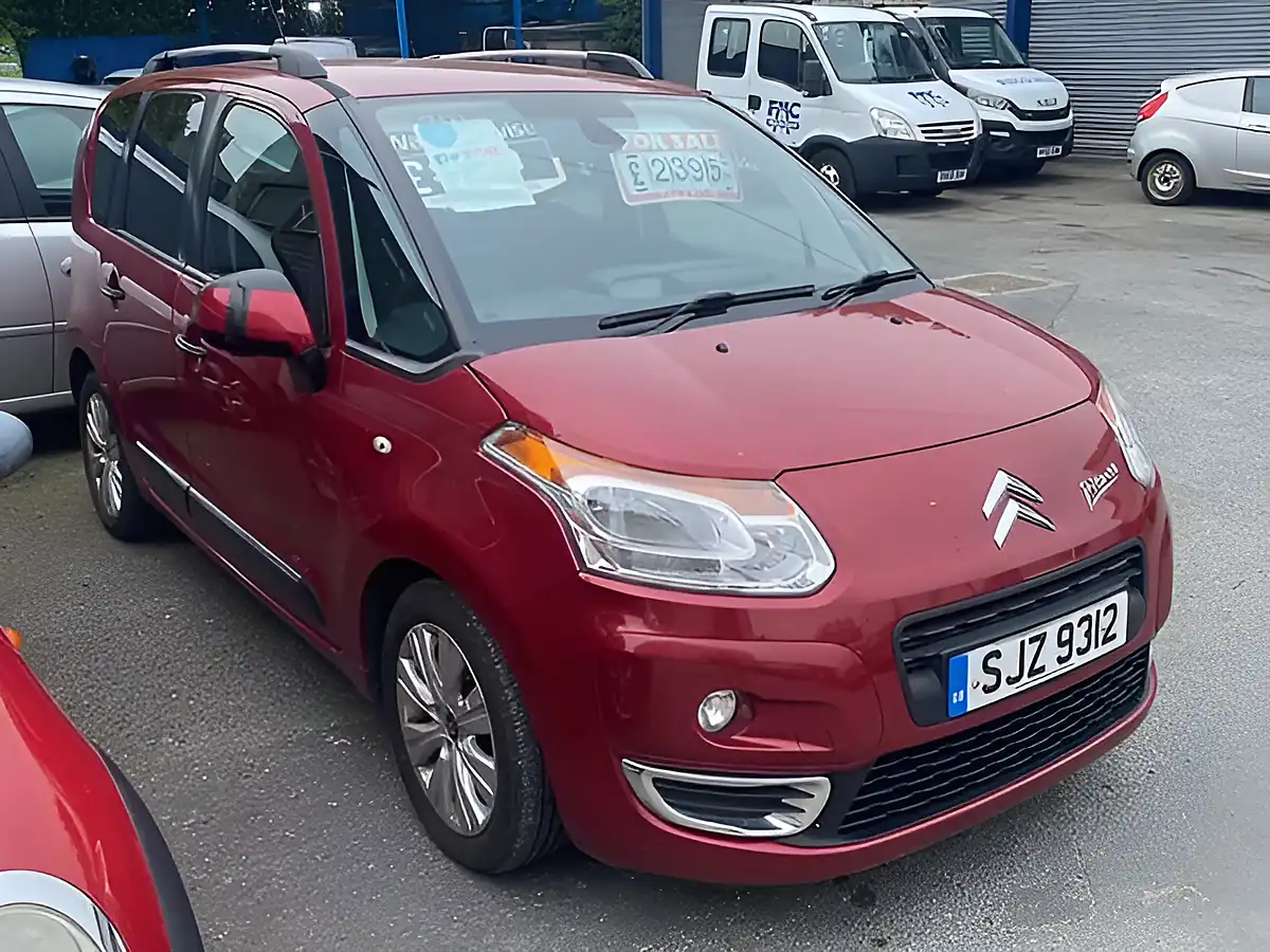 Used 2011 Citroen C3 Picasso Exclusive Red - Interior and Exterior details 3