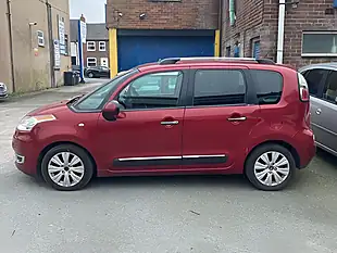 Used 2011 Citroen C3 Picasso Exclusive Red - Interior and Exterior details 4