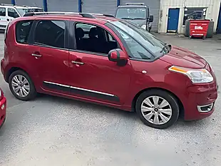 Used 2011 Citroen C3 Picasso Exclusive Red - Interior and Exterior details 5
