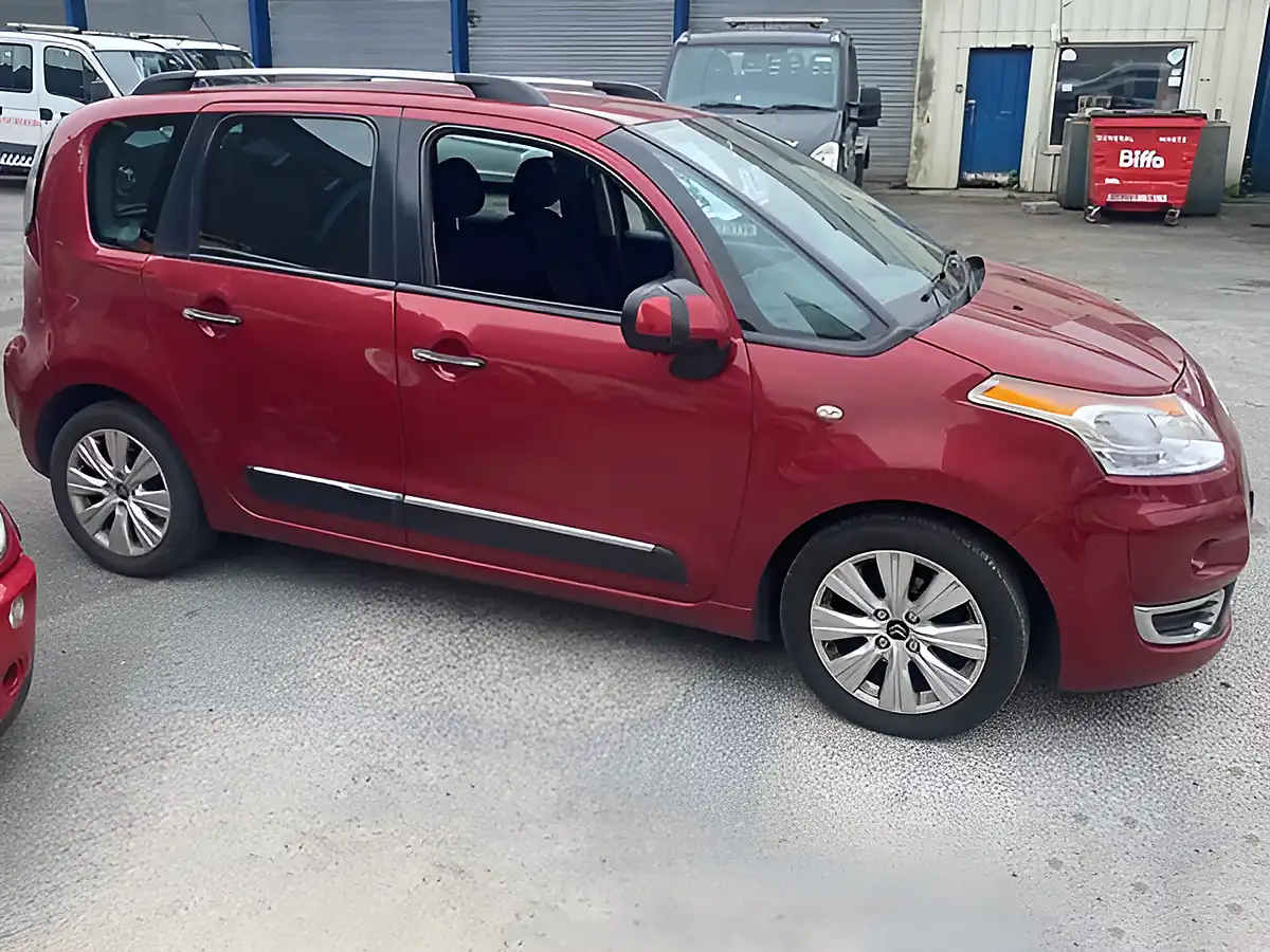 Used 2011 Citroen C3 Picasso Exclusive Red - Interior and Exterior details 5