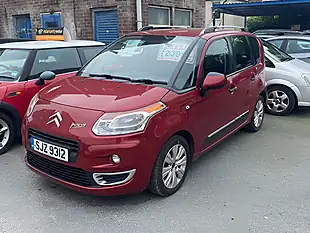 Used 2011 Citroen C3 Picasso Exclusive Red - Interior and Exterior details 7