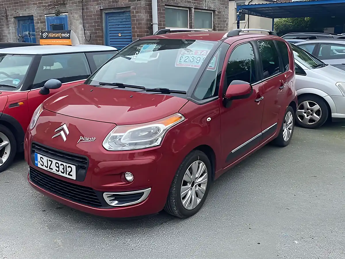 Used 2011 Citroen C3 Picasso Exclusive Red - Interior and Exterior details 7