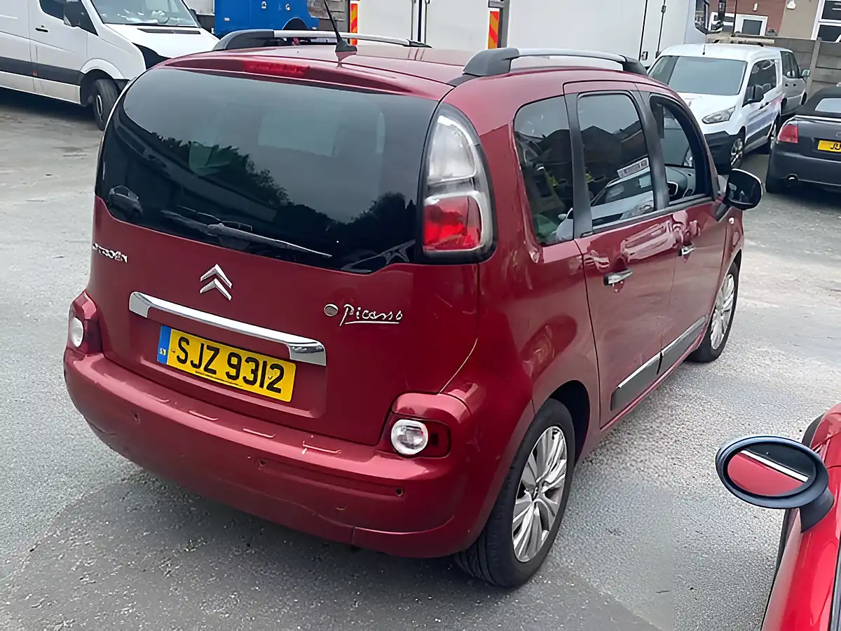 Used 2011 Citroen C3 Picasso Exclusive Red - Interior and Exterior details 8