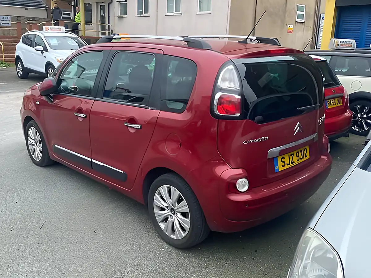 Used 2011 Citroen C3 Picasso Exclusive Red - Interior and Exterior details 9