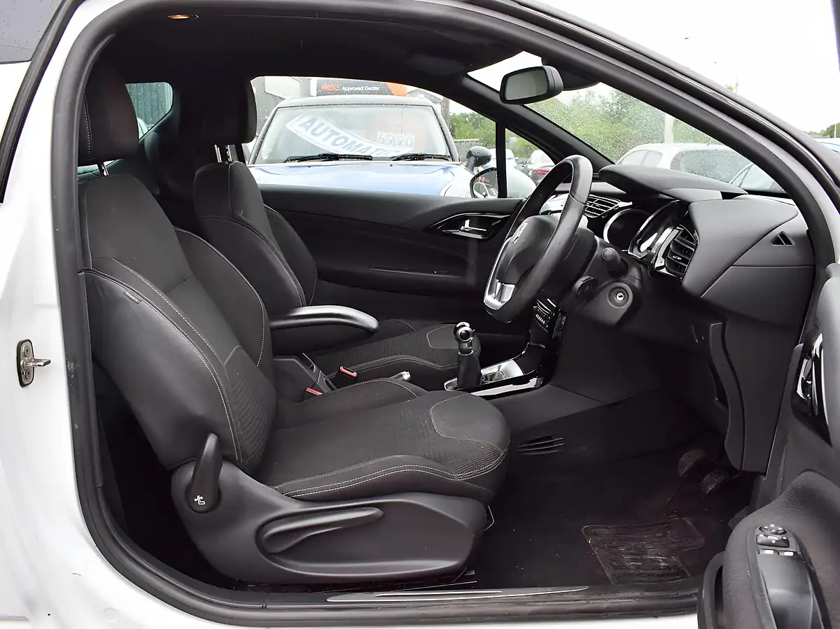 Used 2011 Citroen DS3 Dstyle Plus White - Interior and Exterior details 10
