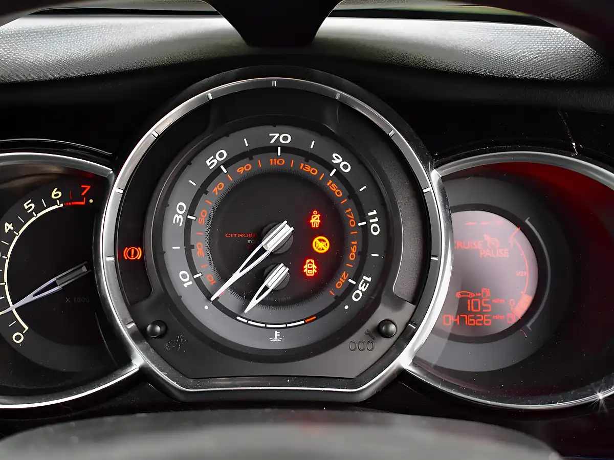 Used 2011 Citroen DS3 Dstyle Plus White - Interior and Exterior details 12