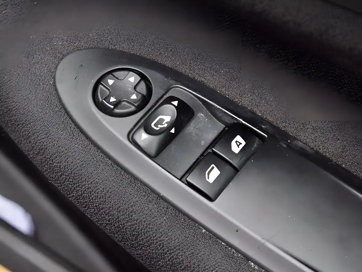 Used 2011 Citroen DS3 Dstyle Plus White - Interior and Exterior details 15