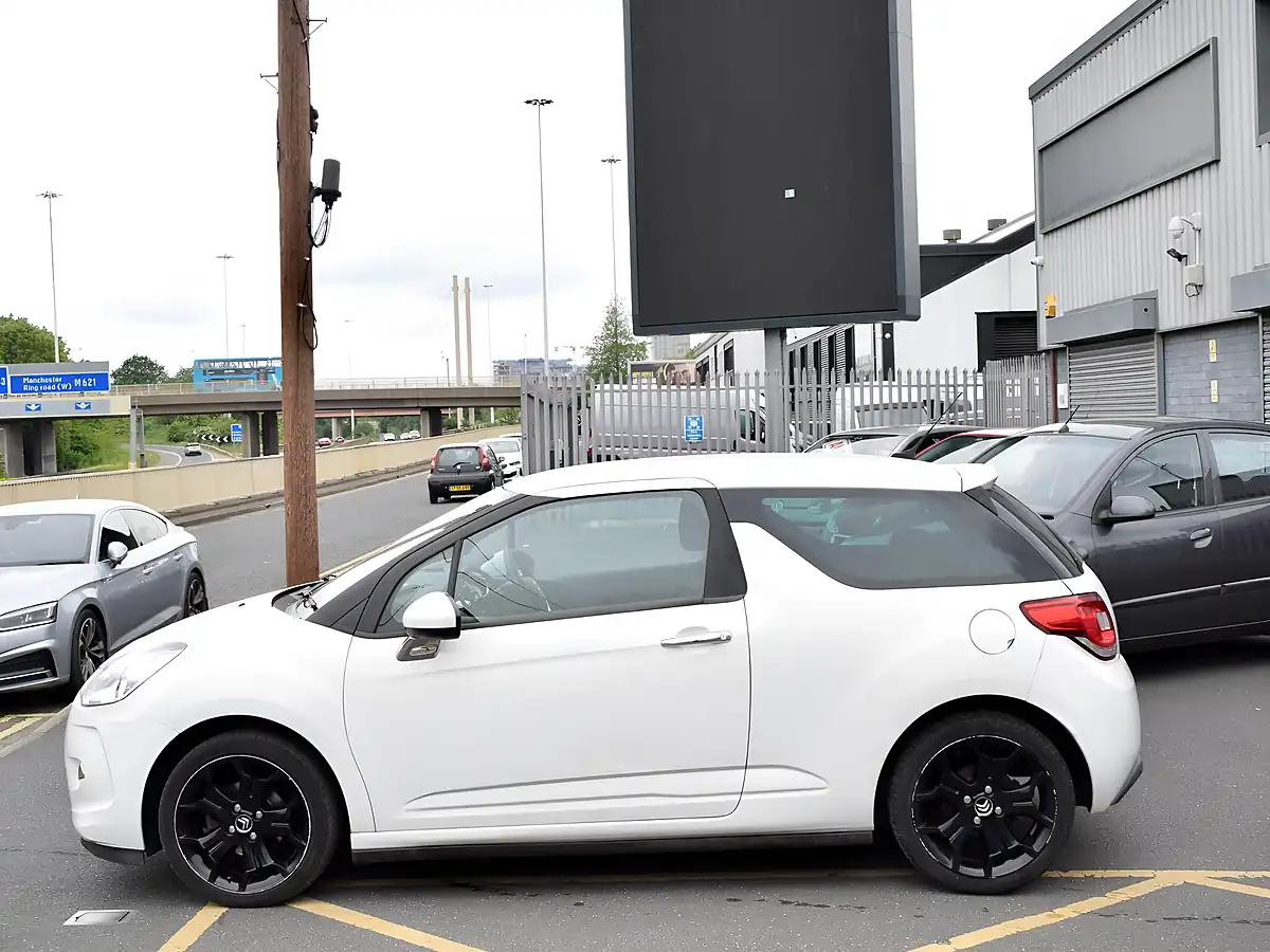 Used 2011 Citroen DS3 Dstyle Plus White - Interior and Exterior details 4