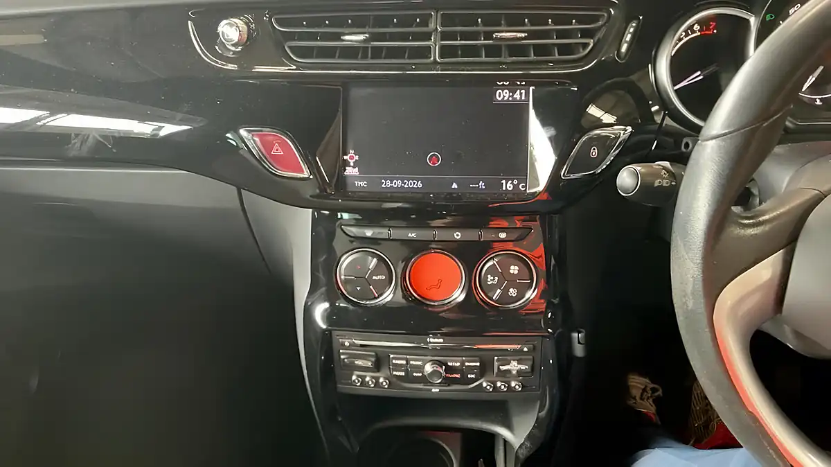 Used 2011 Citroen DS3 Dstyle White - Interior and Exterior details 10