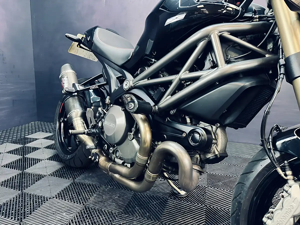 Used 2011 Ducati Monster Evo Black - Interior and Exterior details 10